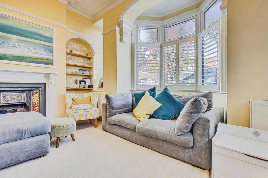 Additional image 8 of 3 bed detached house for saleFernleigh Drive, Leigh-On-Sea SS9