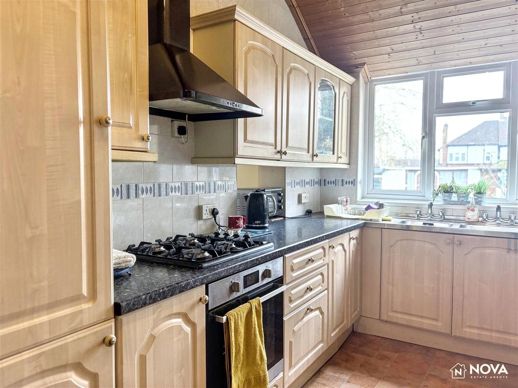 Additional image 8 of 9 bed detached house for saleLansdowne House, Luton LU3