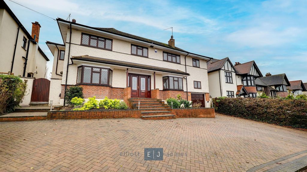 6 bed detached house for saleSpring Grove, Loughton IG10