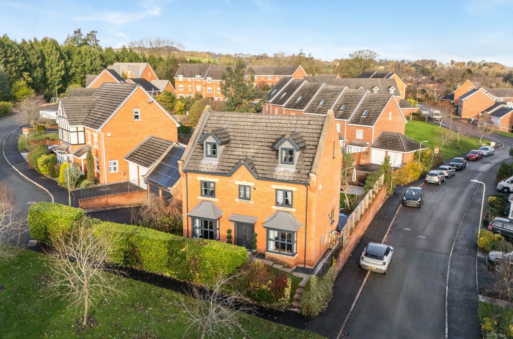 5 bed detached house for saleUpper Well Close, Oswestry SY11