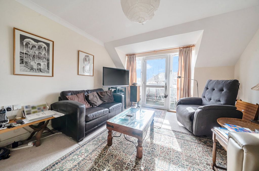Additional image 3 of 2 bed flat for saleThurlow Grange, Newbury, Berkshire RG14