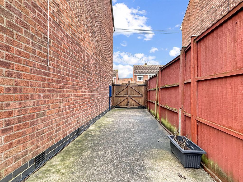 Additional image 13 of 3 bed semi-detached house for saleKingsnorth Close, Newark NG24