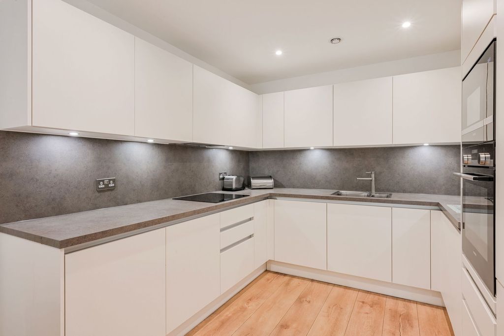 2 bed flat for sale2 Eden Place, Oxted RH8 photo 5