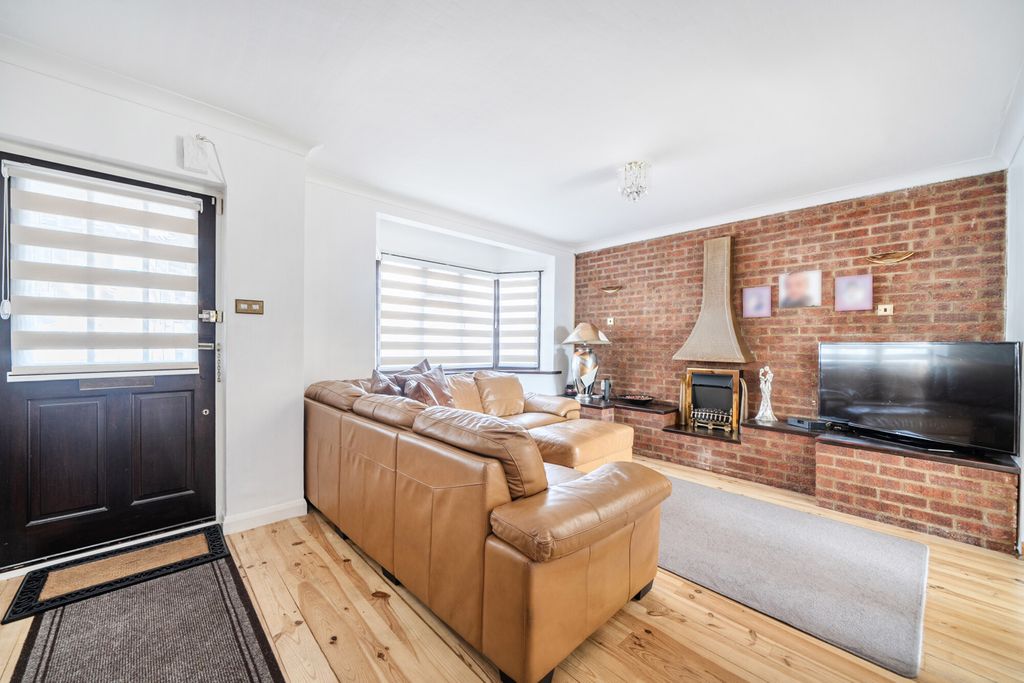 Additional image 11 of 4 bed semi-detached house for saleOldfields Circus, Northolt UB5