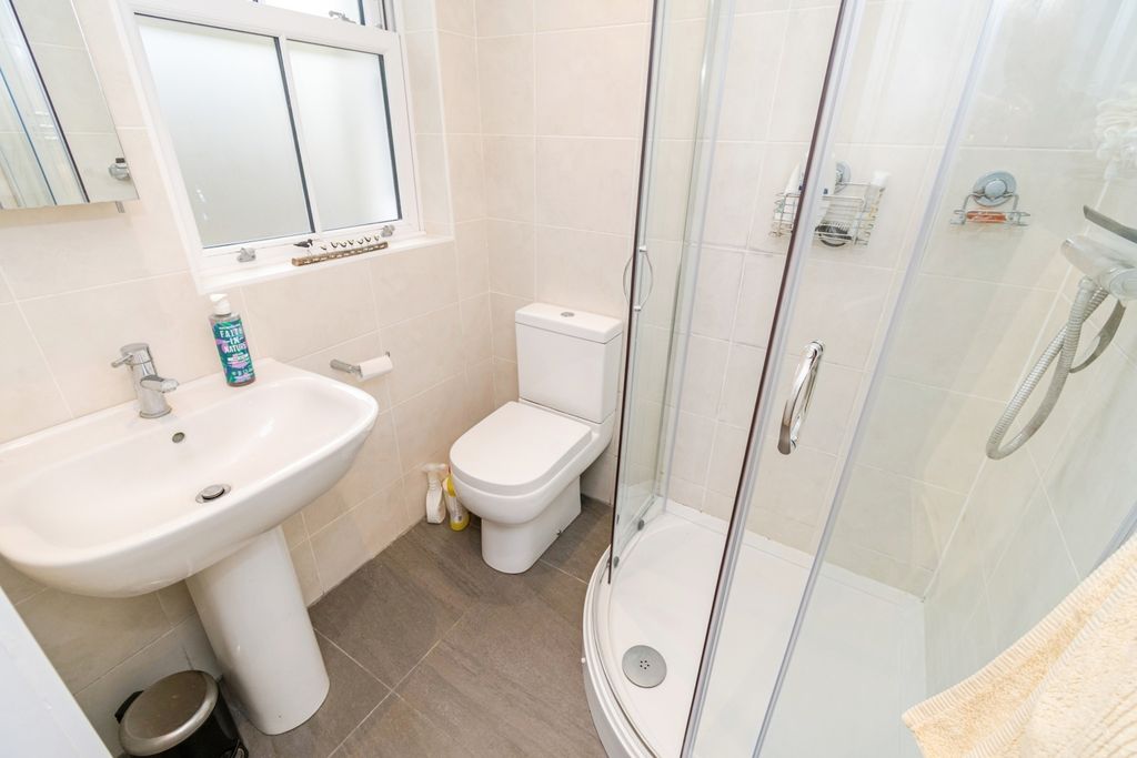 Additional image 10 of 3 bed flat for saleGosport Lane, Lyndhurst, Hampshire SO43