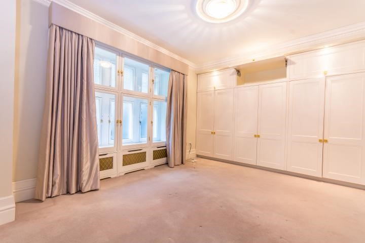 3 Bed Flat, Whitehall Court, SW1A, N1 7GU photo 5