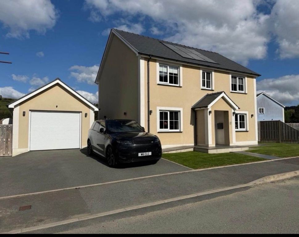 3 bed detached house for saleClos Carrog, Llanrhystud SY23
