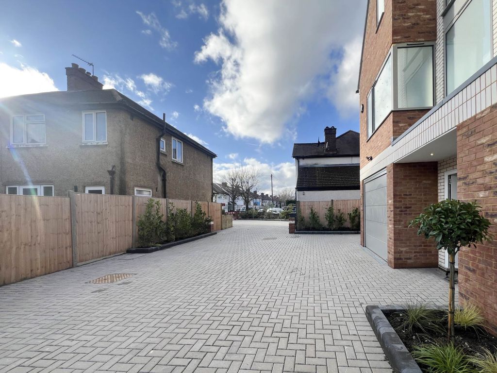 Additional image 26 of 4 bed terraced house for saleWoodfield Gardens, New Malden KT3