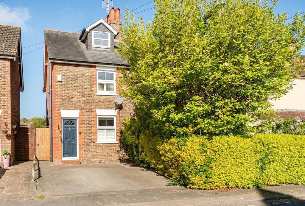 3 bed semi-detached house for saleStation Road, Lingfield RH7