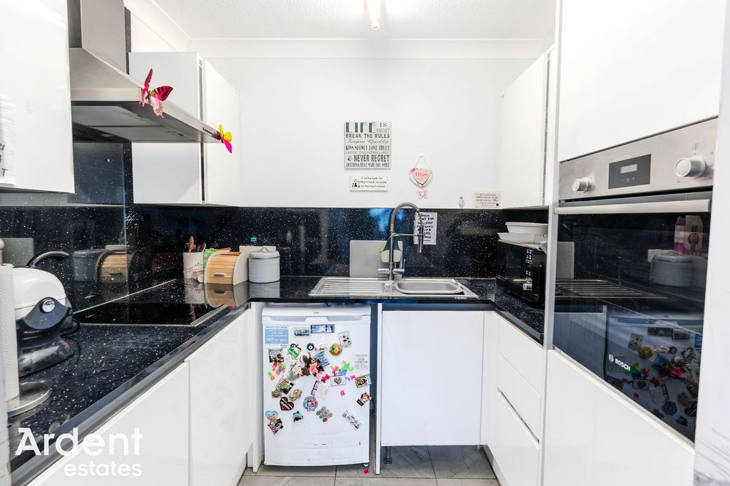 Additional image 3 of 1 bed property for saleHigh Street, Maldon CM9