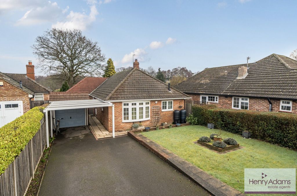 3 bed detached bungalow for saleRother Close, Petersfield GU31