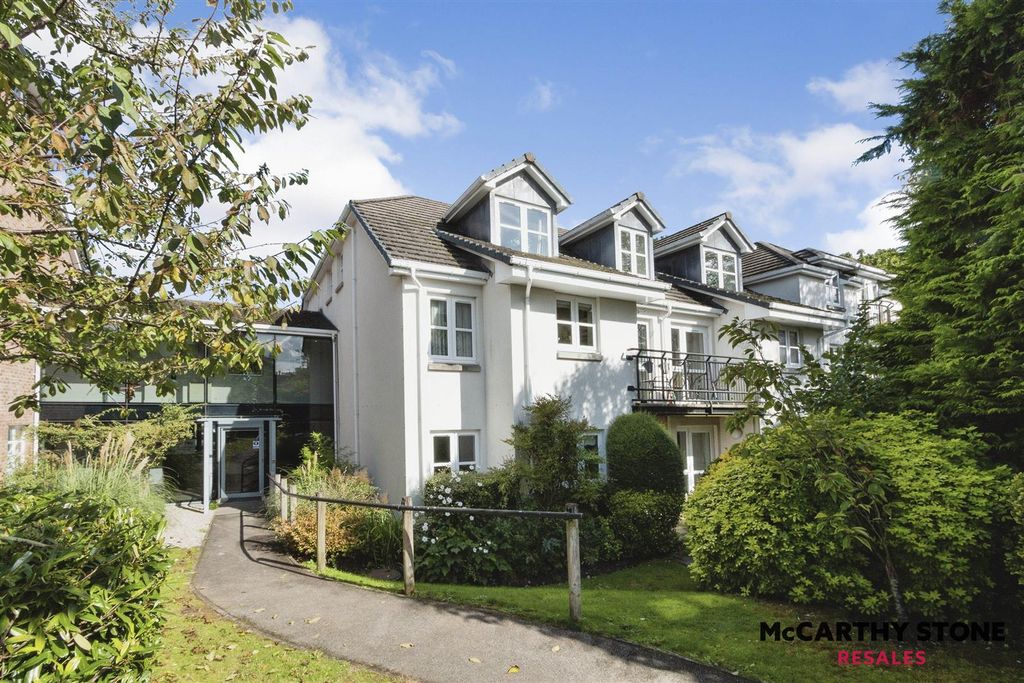 2 bed flat for saleRadford Court, Tower Road, Liphook GU30