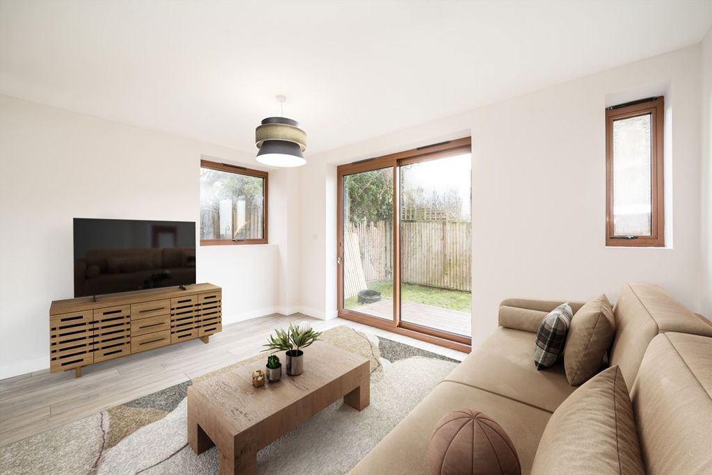 2 bed maisonette for saleRussell Road, Mitcham CR4
