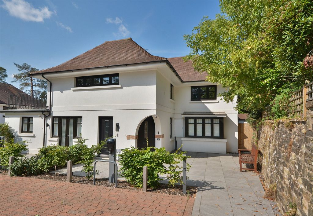 2 bed flat for saleWells Place, West Chiltington, Pulborough, West Sussex RH20