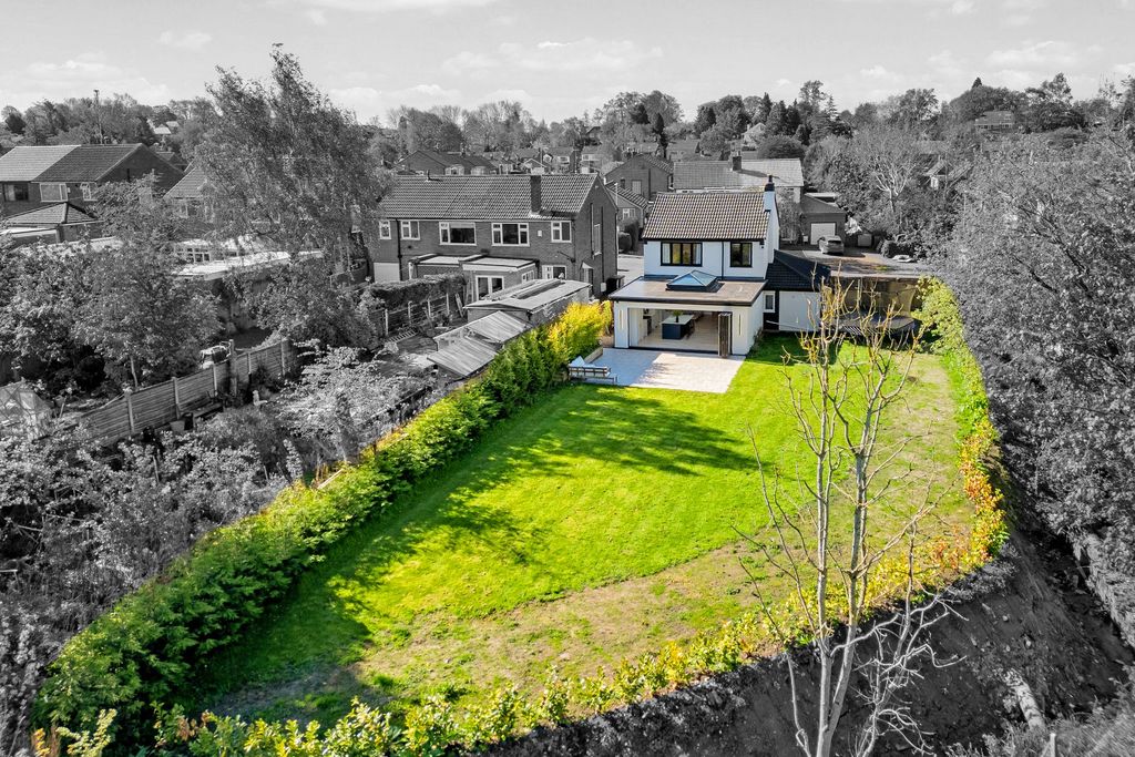 Additional image 31 of 4 bed property for saleChiltern Avenue, Macclesfield SK11