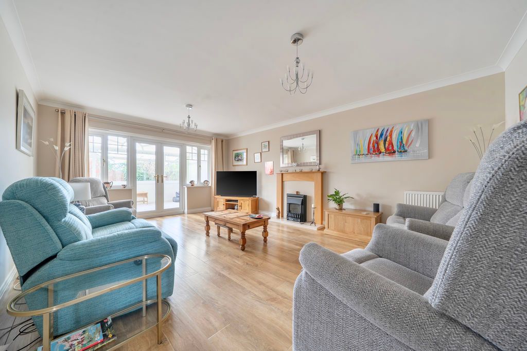 4 bed detached house for saleDarwin Close, Lee-On-The-Solent PO13 photo 3