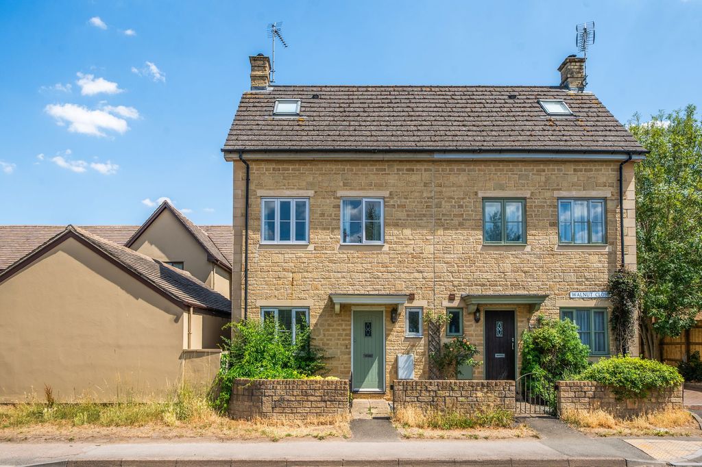 4 bed semi-detached house for saleStow Road, Moreton-In-Marsh GL56
