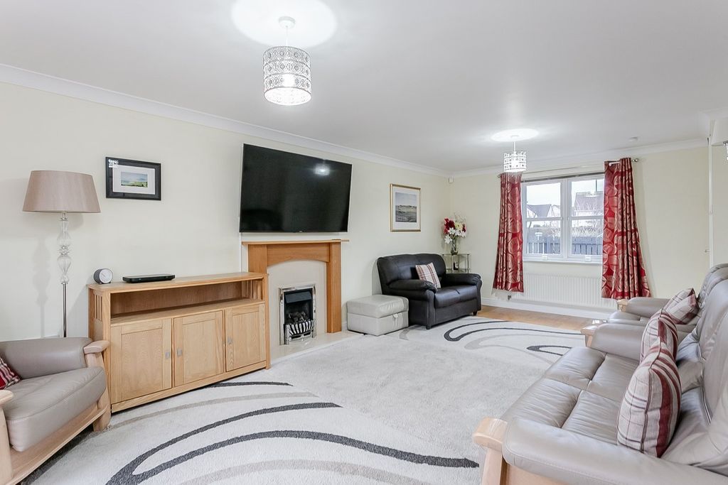 5 bed detached house for saleBlink O'forth, Prestonpans EH32 photo 3
