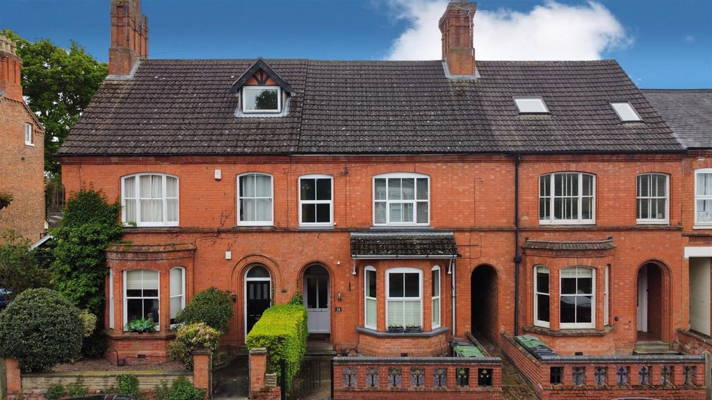 5 bed town house for saleHerrick Road, Loughborough LE11