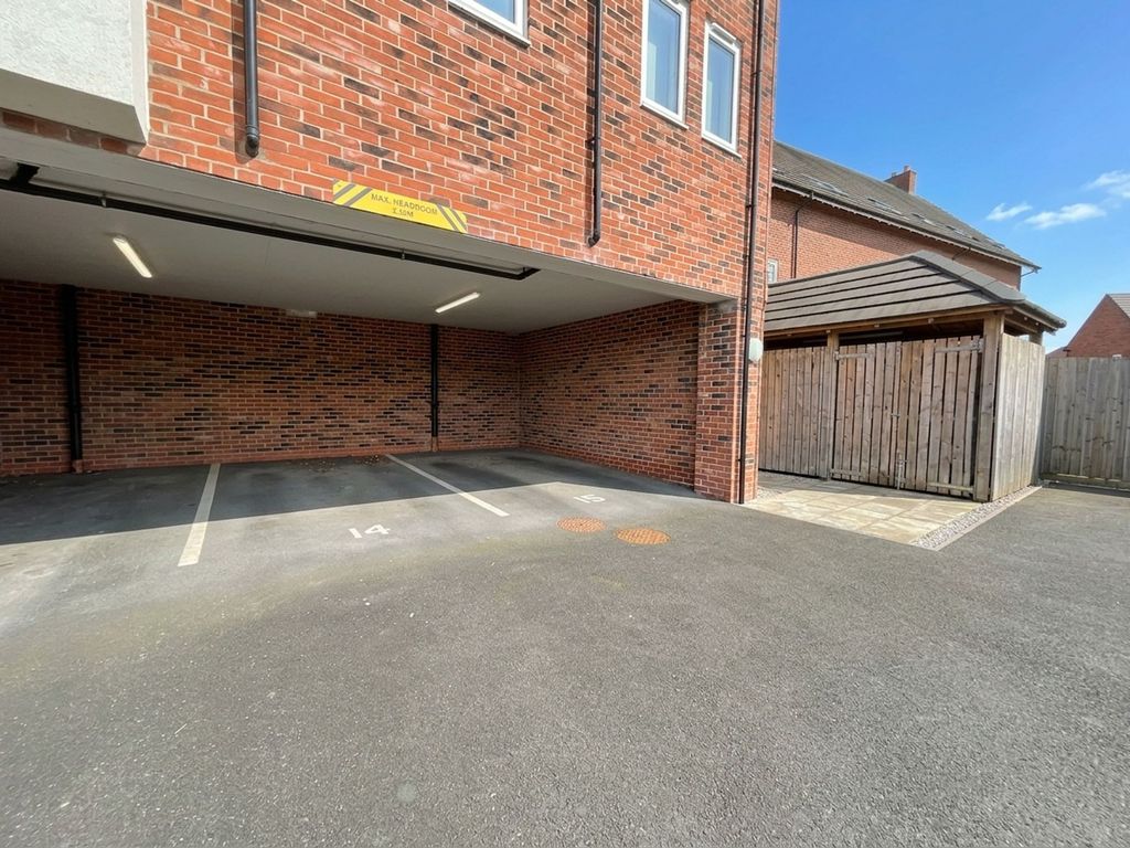 2 bed flat for saleReaseheath Way, Henhull CW5 photo 4