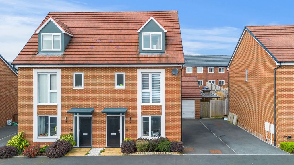 4 bed semi-detached house for salePeninsula Drive, Newton-Le-Willows WA12