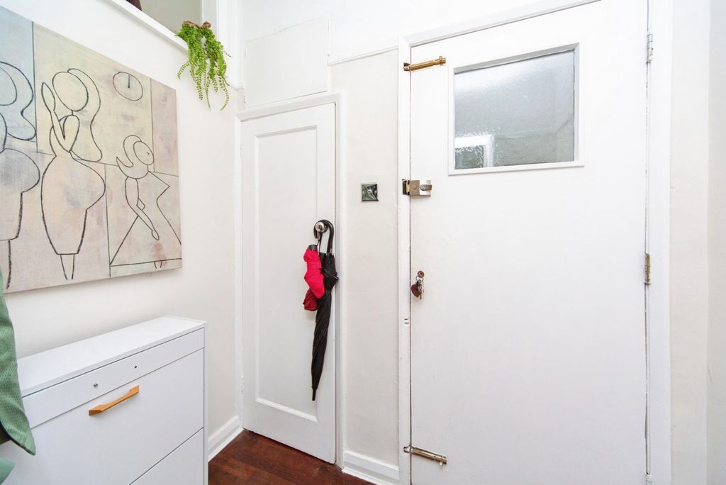 Additional image 5 of 2 bed flat for saleVictoria Gardens, Prenton CH43