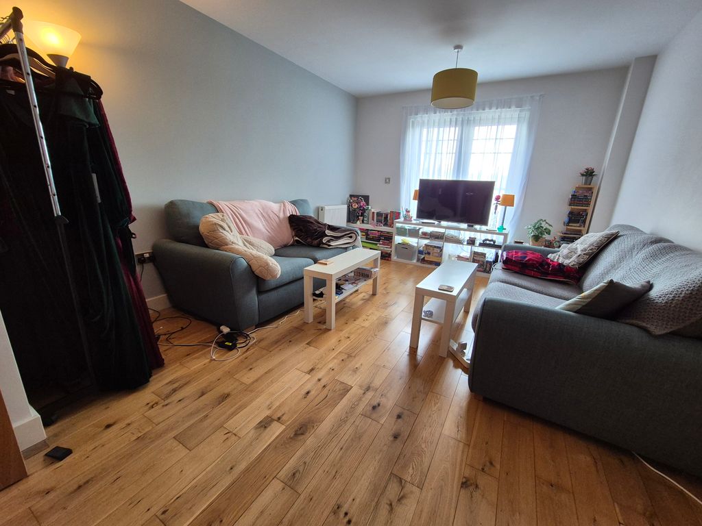 2 bed flat for saleSwan Street, Petersfield GU32