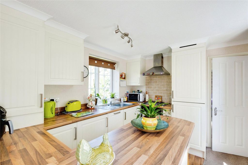Additional image 3 of 1 bed mobile/park home for saleThatched Cottage Park, Southampton Road, Lyndhurst, Hampshire SO43