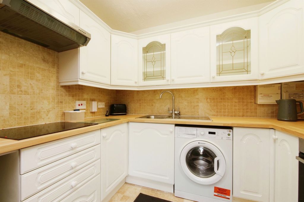 Additional image 2 of 2 bed flat for saleSt Marys Mews, York YO32