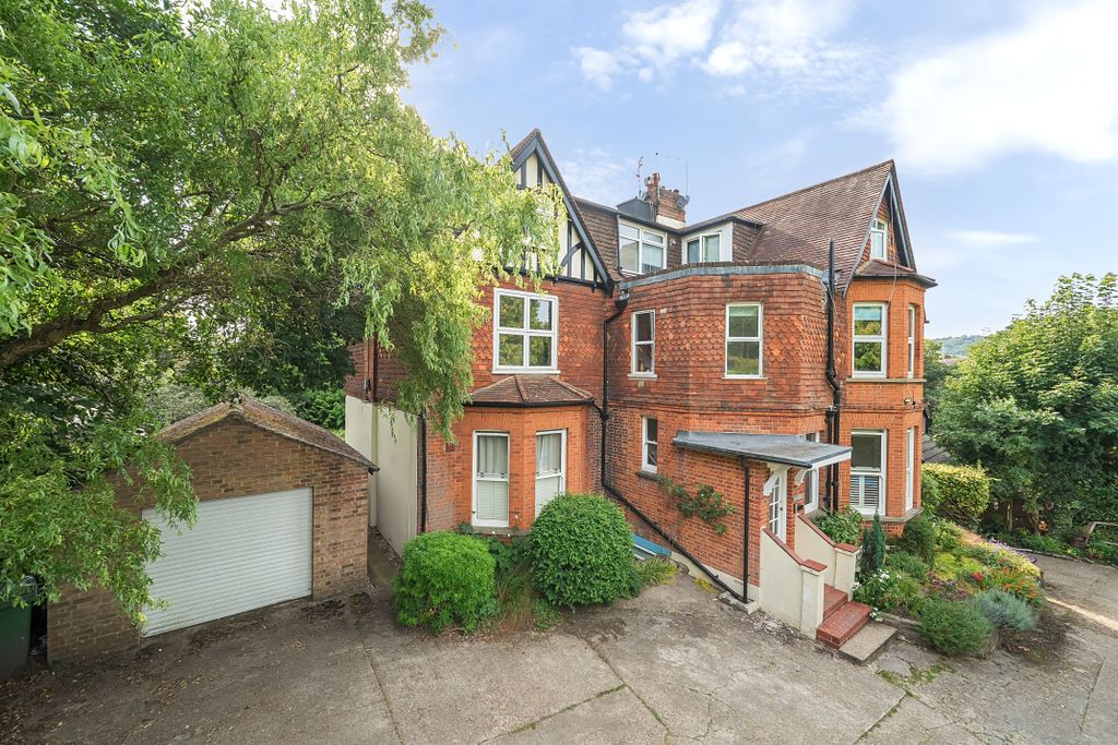 3 bed flat for saleSnatts Hill, Oxted RH8