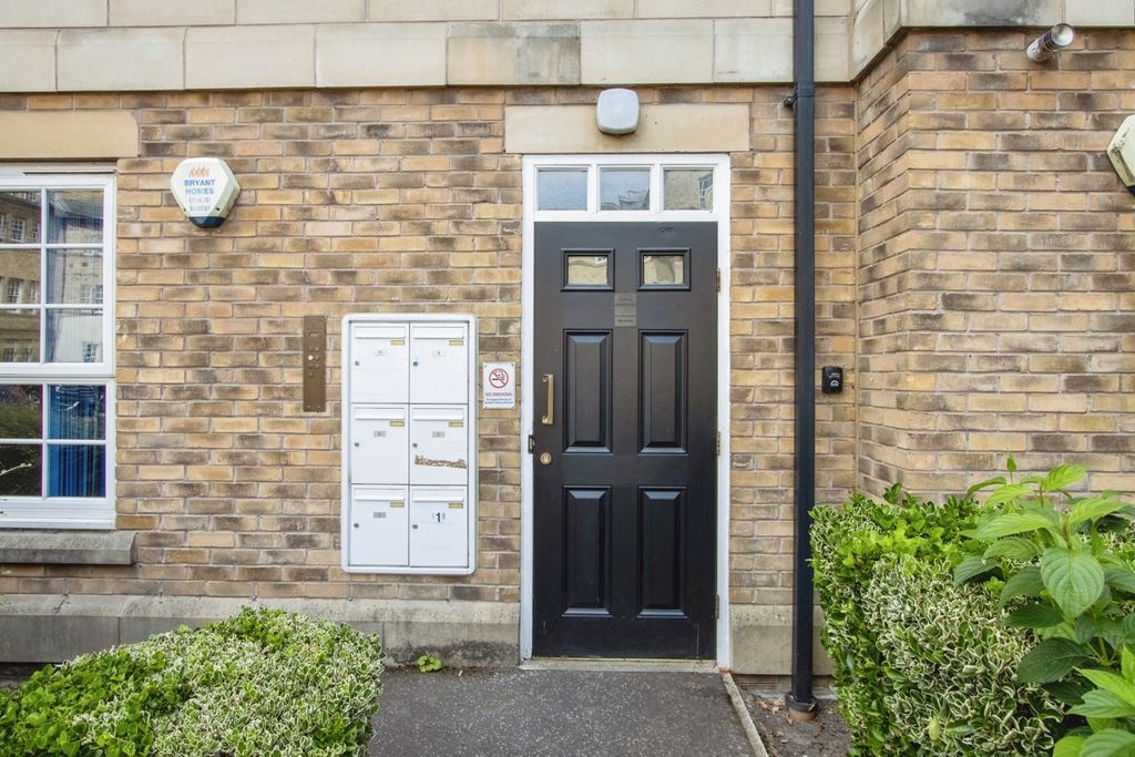 Additional image 3 of 2 bed flat for saleChaloner Grove, Wakefield, West Yorkshire WF1
