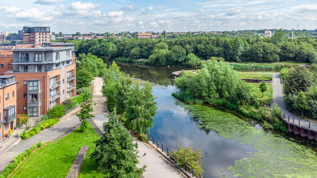 2 bed flat for saleCable Place, Leeds LS10