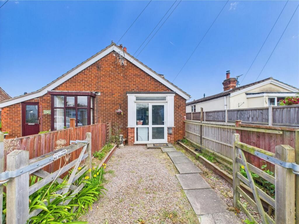 2 bed semi-detached bungalow for saleWaterloo Road, Mablethorpe LN12