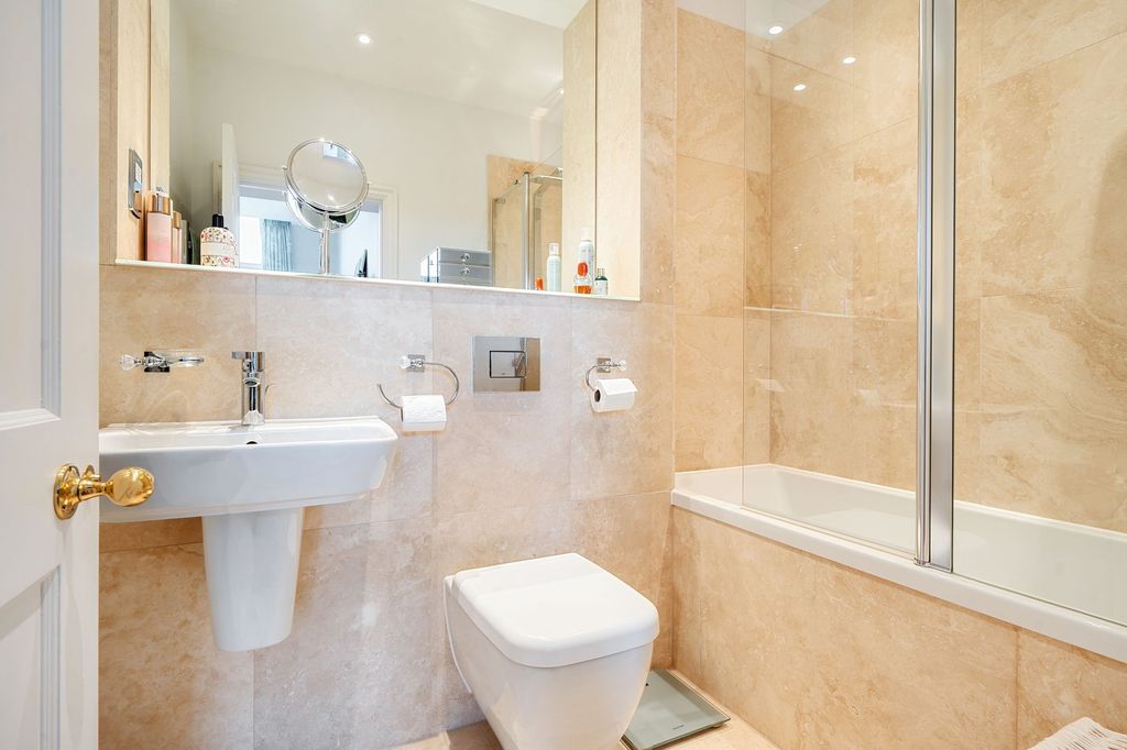 Additional image 12 of 2 bed flat for saleKings Drive, Midhurst GU29
