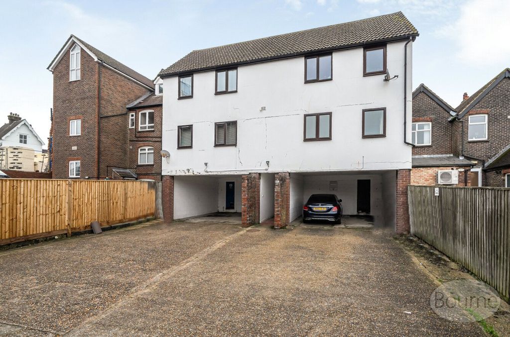 1 bed flat for saleCharles Street, Petersfield, Hampshire GU32