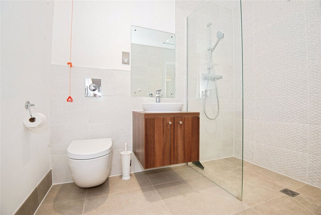 Additional image 4 of 2 bed flat for saleEaves Court, Princes Risborough HP27