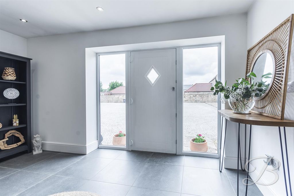 4 bed barn conversion for salePark Hall Farm, Mansfield Woodhouse, Mansfield NG19 photo 4
