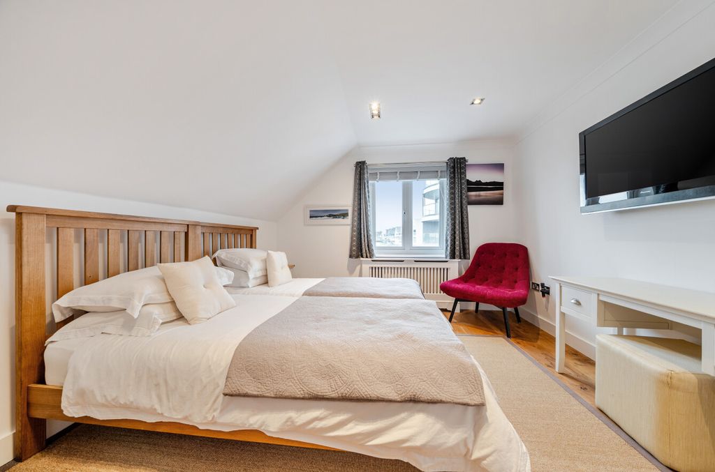 Additional image 10 of 2 bed flat for saleHeadland Road, Newquay, Cornwall TR7