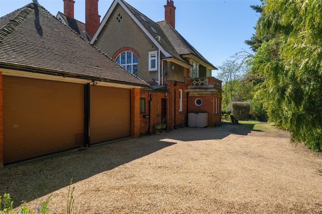 Additional image 31 of 7 bed semi-detached house for saleAbington Park Crescent, Northampton NN3