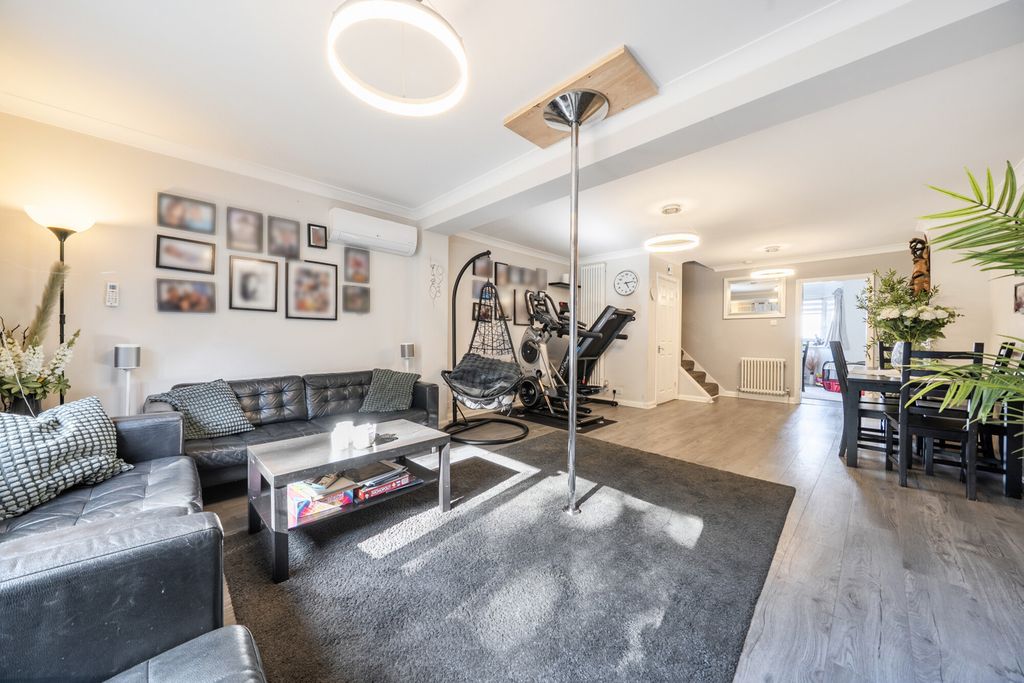 Additional image 2 of 6 bed semi-detached house for saleLaughton Road, Northolt UB5