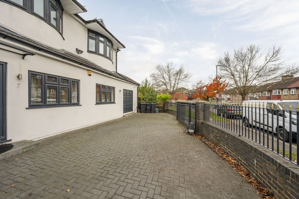 Additional image 27 of 5 bed semi-detached house for saleThurleston Avenue, Morden SM4