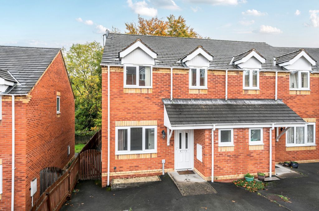 3 bed semi-detached house for saleOaklands Park, Newtown, Powys SY16