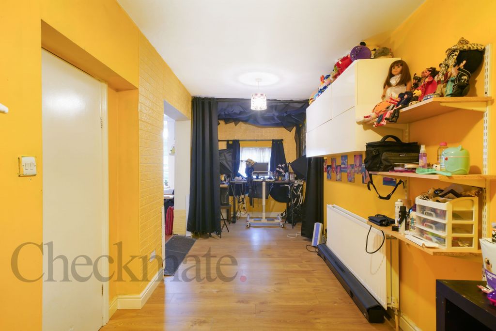 Additional image 12 of 4 bed semi-detached bungalow for saleMoat Farm Road, Northolt UB5