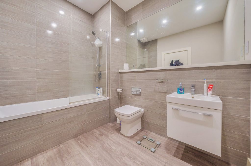 1 bed flat for saleDawsons Square, Pudsey, West Yorkshire LS28 photo 5