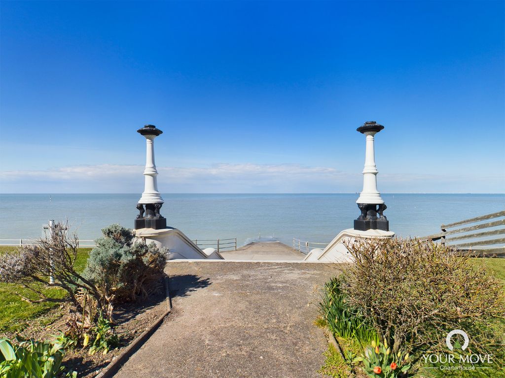 2 bed flat for saleRoyal Crescent, Margate, Kent CT9 photo 3
