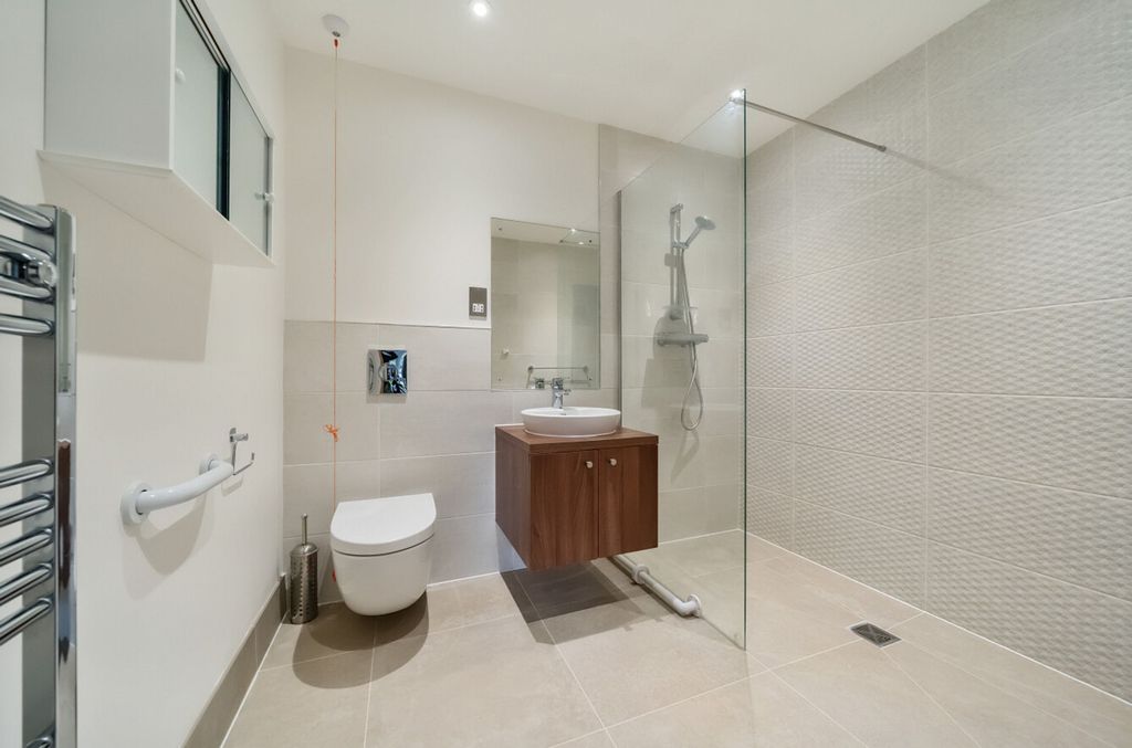 Additional image 4 of 2 bed flat for saleEaves Court, Princes Risborough HP27