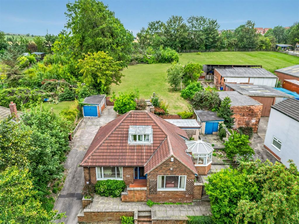 3 bed detached bungalow for saleKnottingley Road, Pontefract WF8