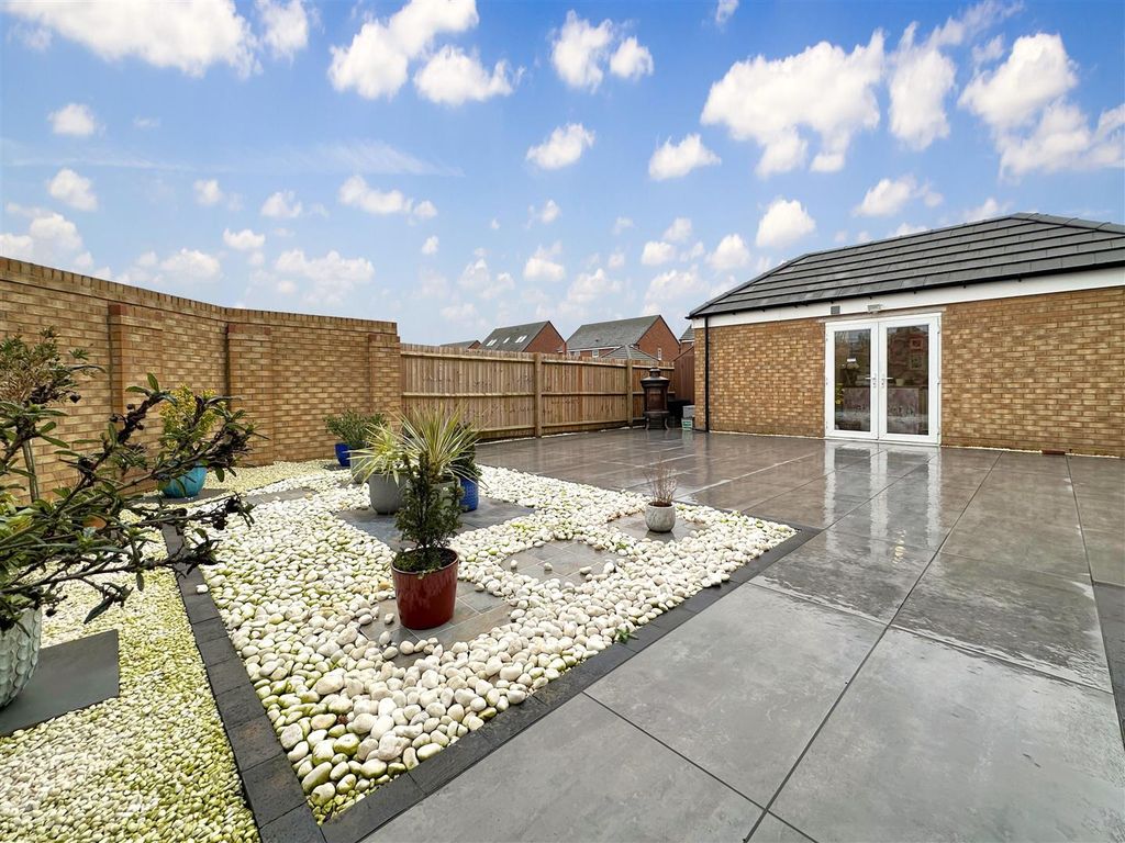 Additional image 3 of 4 bed detached house for saleBlenheim Avenue, Fernwood, Newark NG24