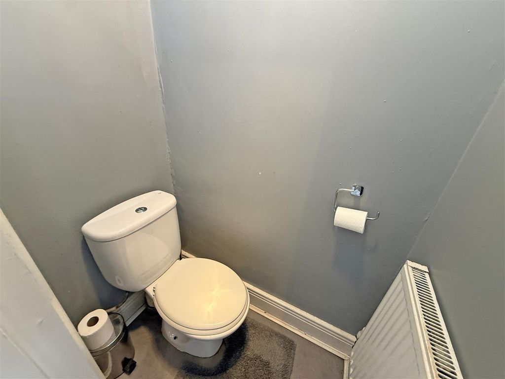 5 bed property for salePreston Avenue, North Shields NE30 photo 5