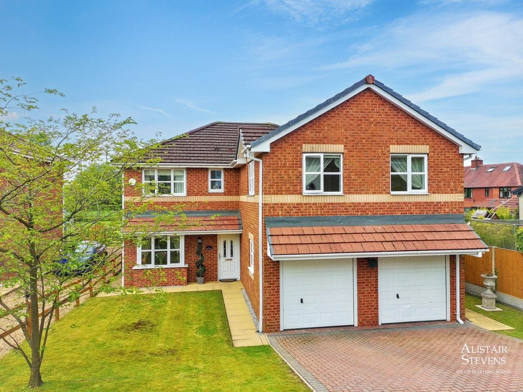 4 bed detached house for saleHighthorne Green, Royton OL2